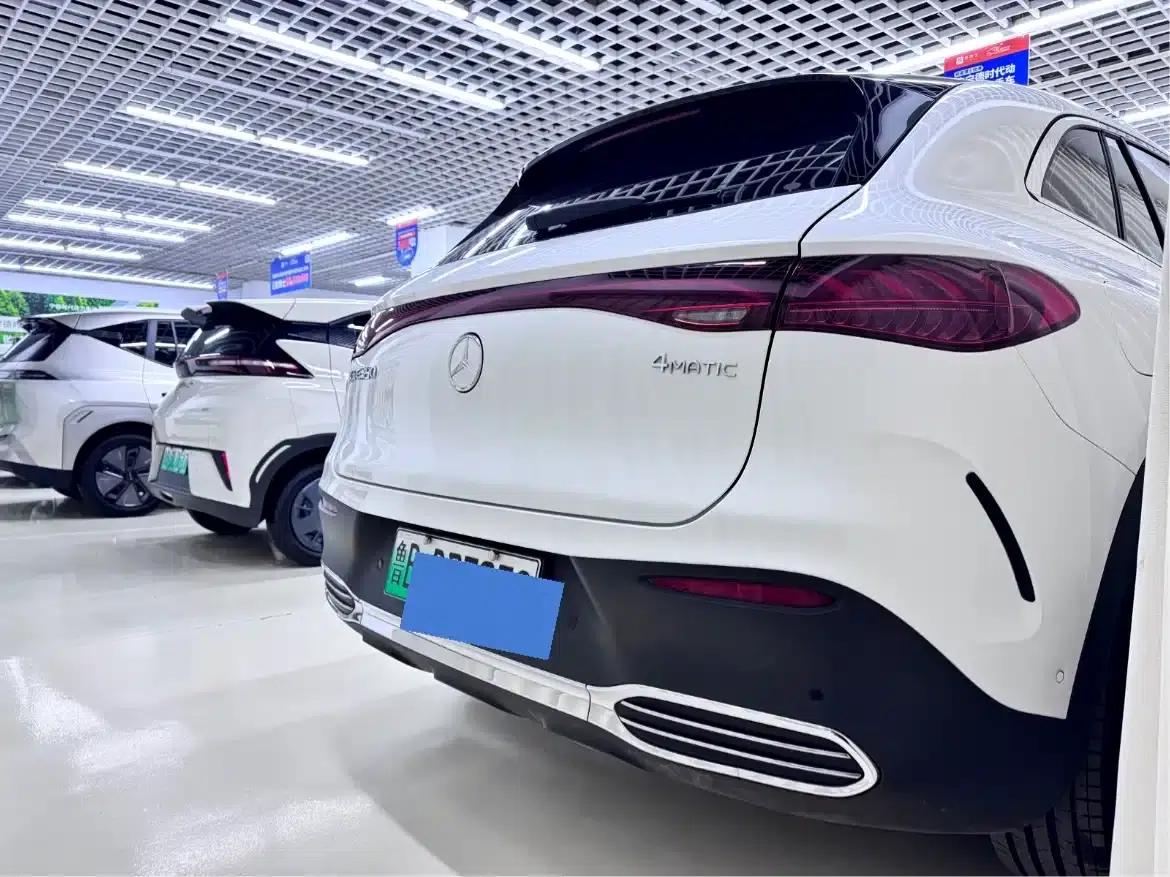 Mercedes-Benz EQE SUV 2023 500 4MATIC — миниатюра 4
