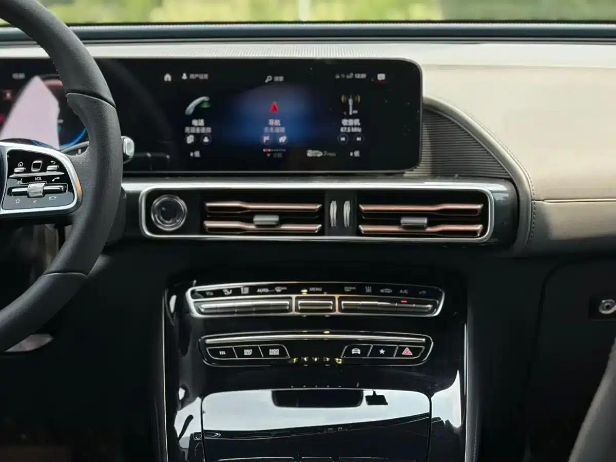 Mercedes-Benz EQC 2021 Model EQC 350 4MATIC — миниатюра 4