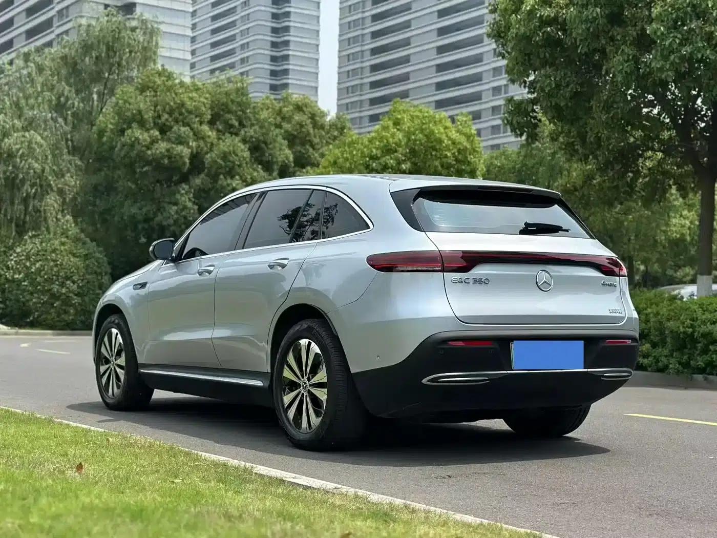 Mercedes-Benz EQC 2021 Model EQC 350 4MATIC — миниатюра 8