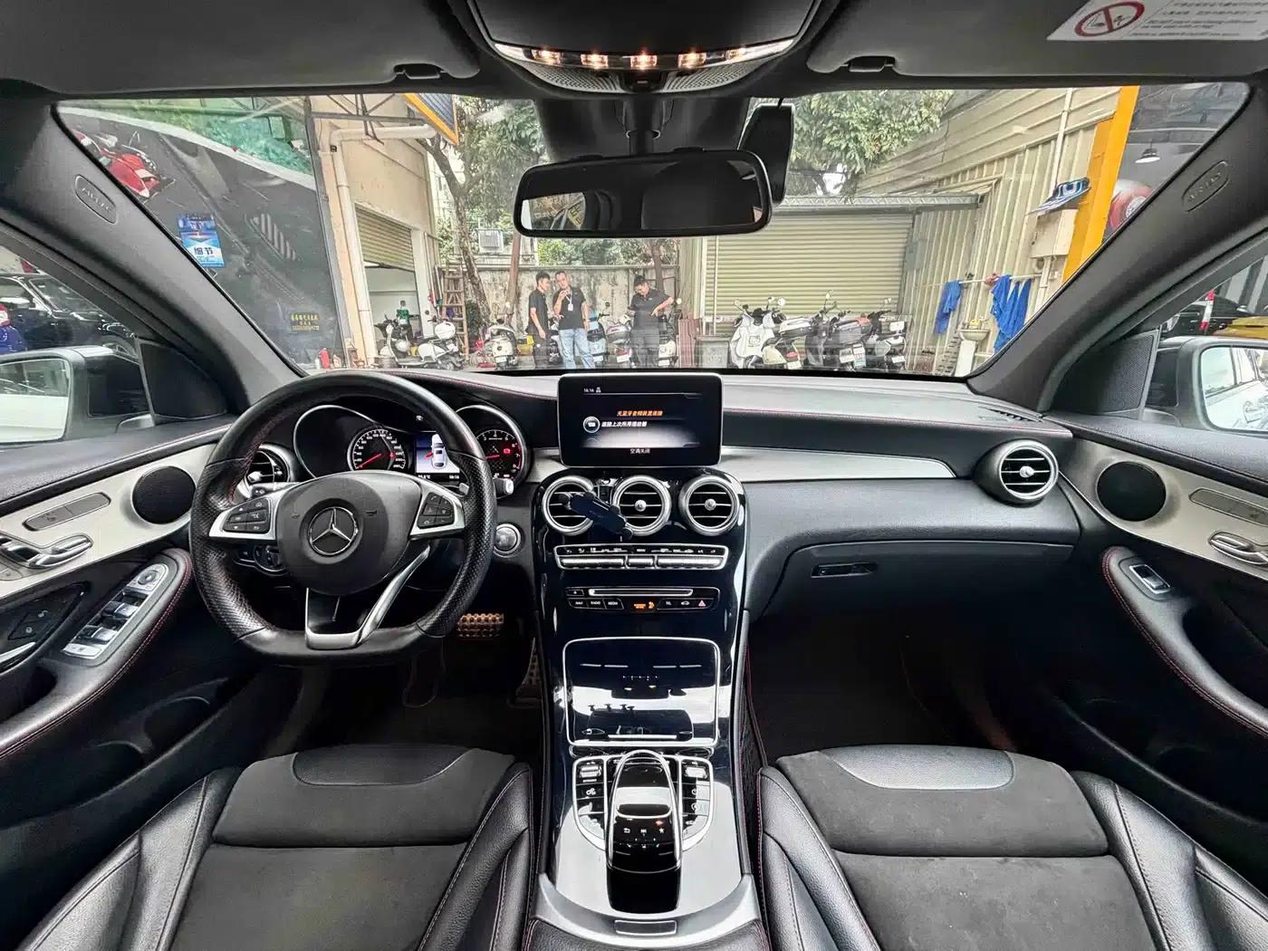 Mercedes-Benz GLC Coupe AMG 2017 AMG GLC 43 4MATIC Coupe SUV — миниатюра 10