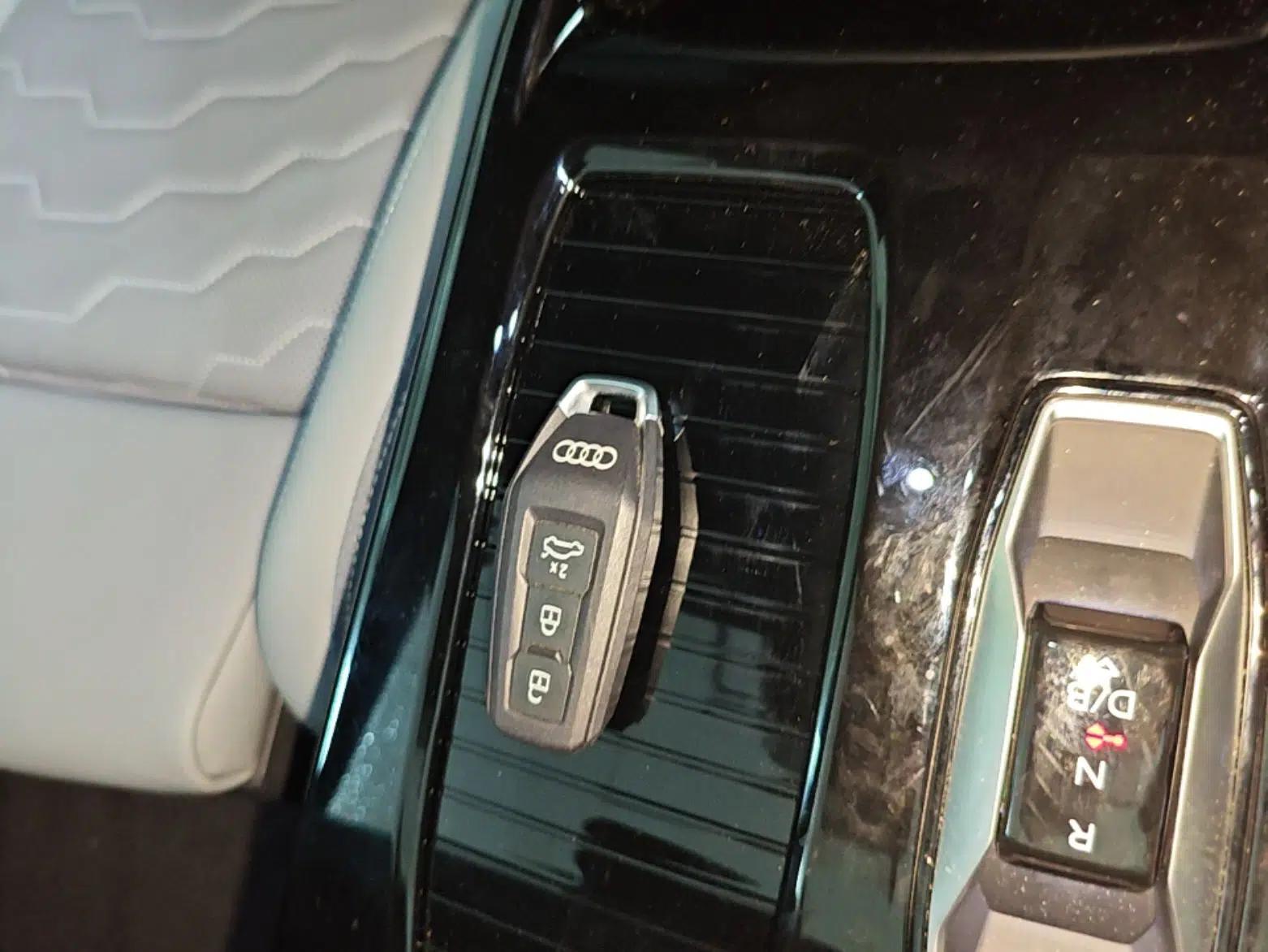 Audi Q6L e-tron 2026 First Launch Navigation Edition — миниатюра 12