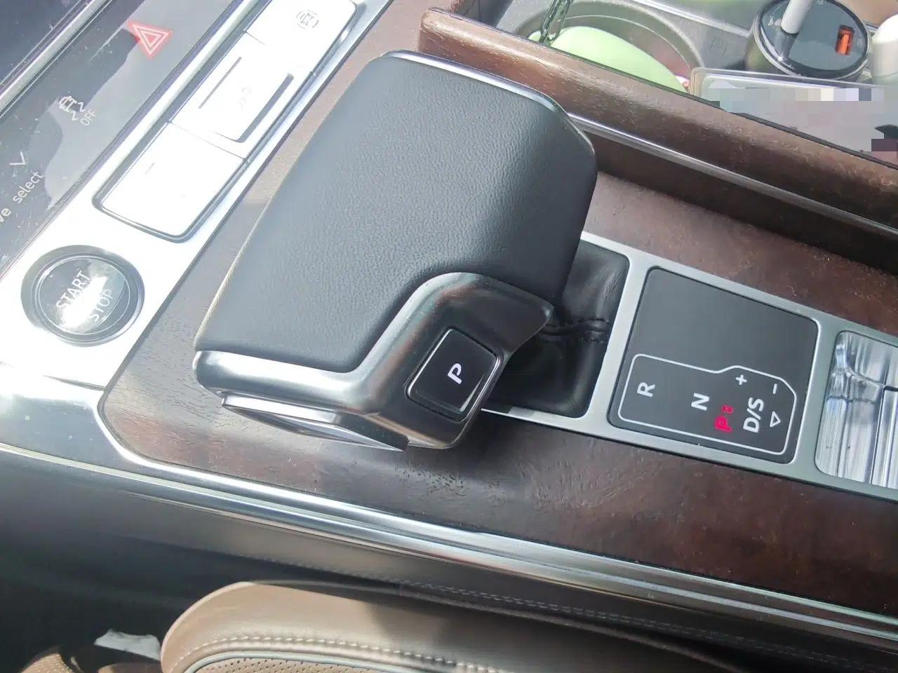 Audi A6 2021 allroad quattro Explorer 55 TFSI Prestige Off-Road Model — миниатюра 15