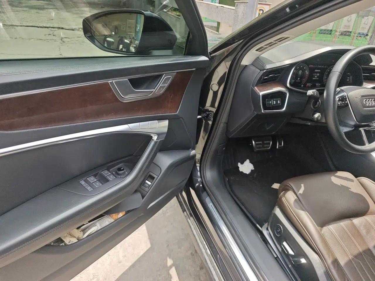 Audi A6 2021 allroad quattro Explorer 55 TFSI Prestige Off-Road Model — миниатюра 17