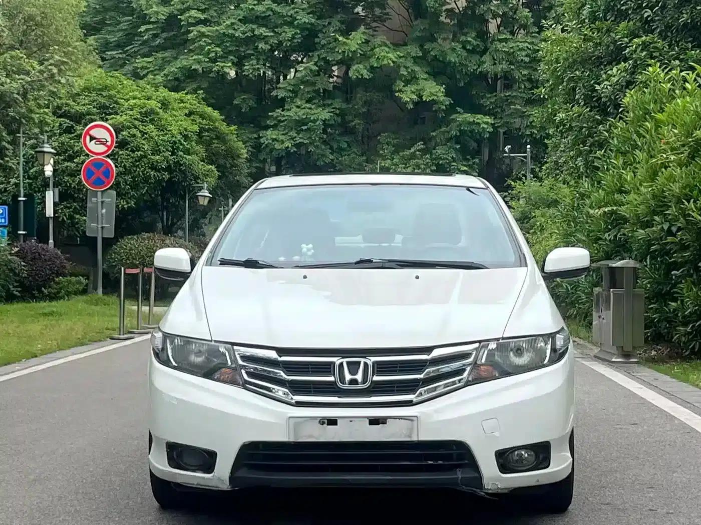 Honda City Classic 2012 1.5L Manual Elite Edition — миниатюра 1