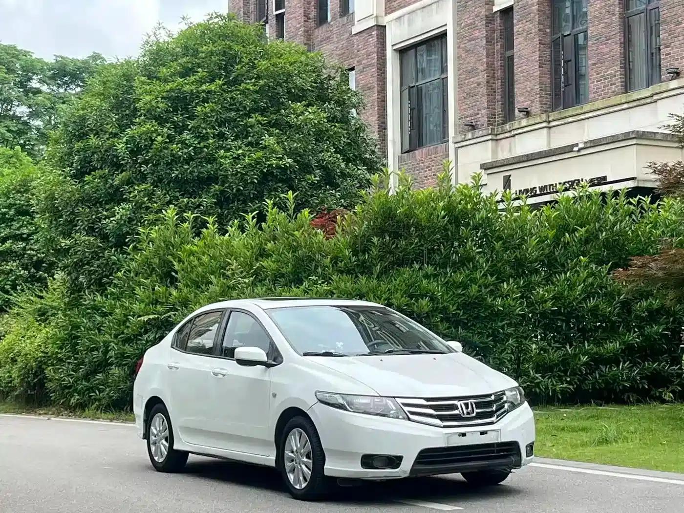 Honda City Classic 2012 1.5L Manual Elite Edition — миниатюра 2