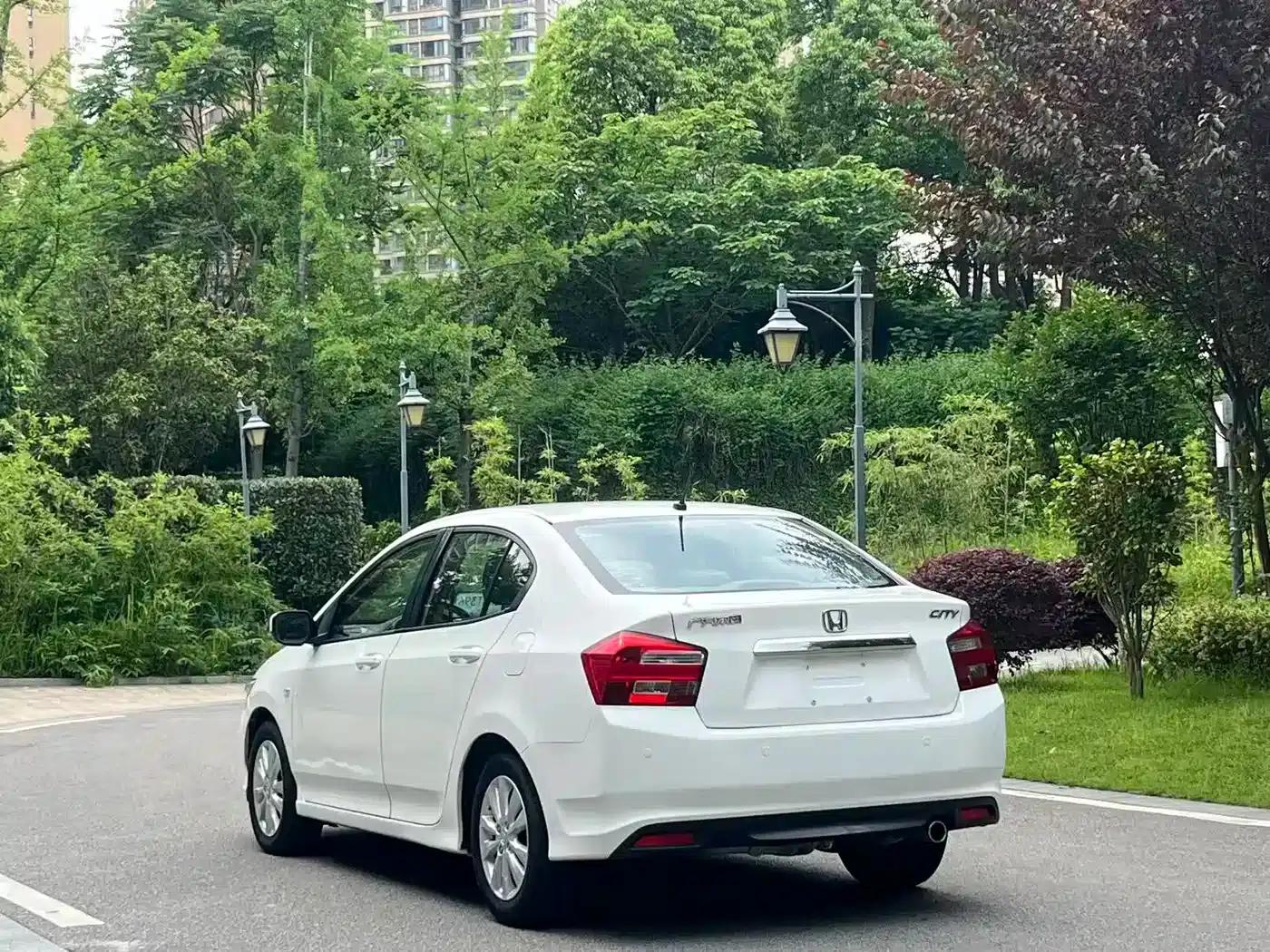 Honda City Classic 2012 1.5L Manual Elite Edition — миниатюра 4