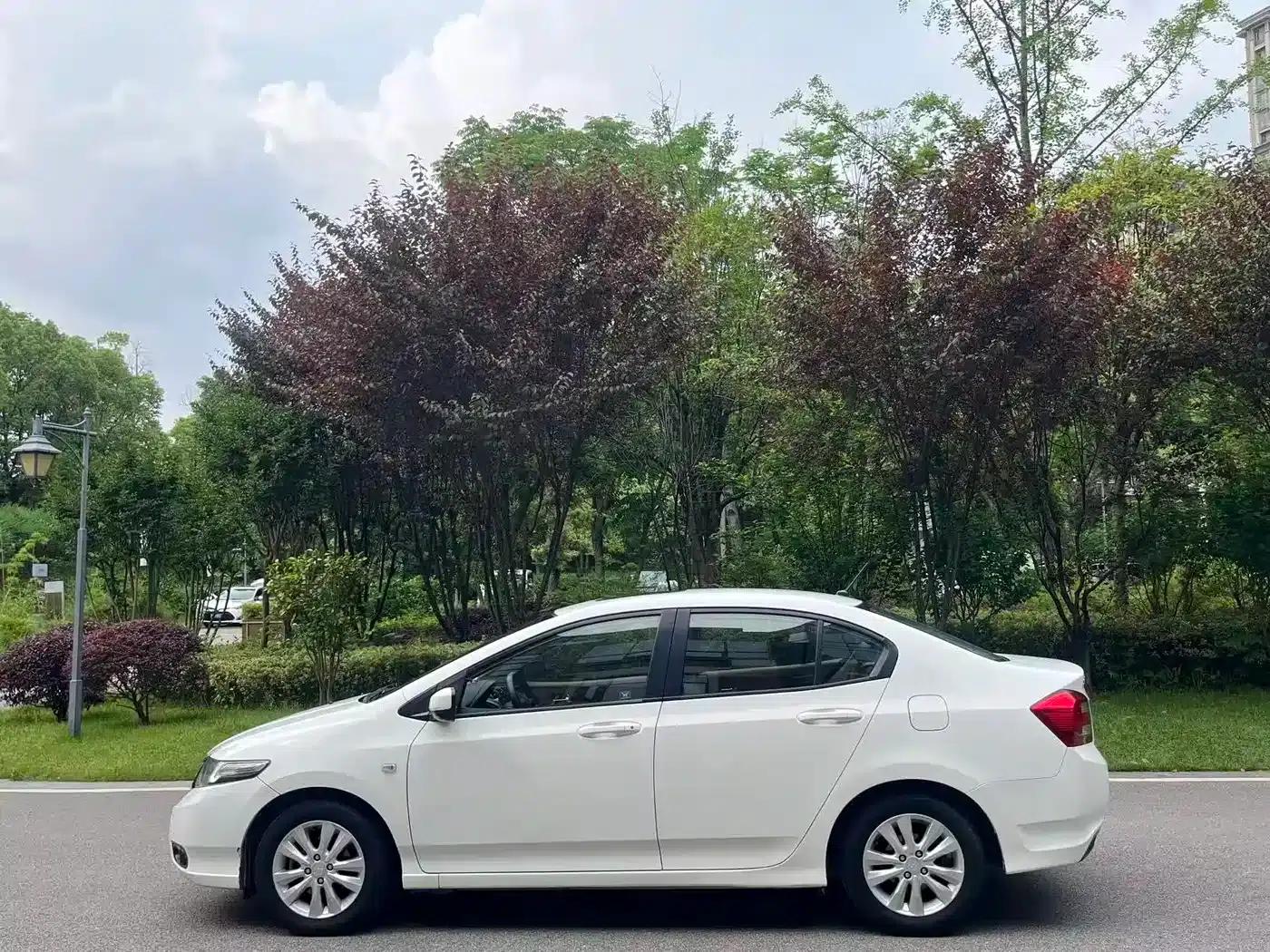 Honda City Classic 2012 1.5L Manual Elite Edition — миниатюра 5