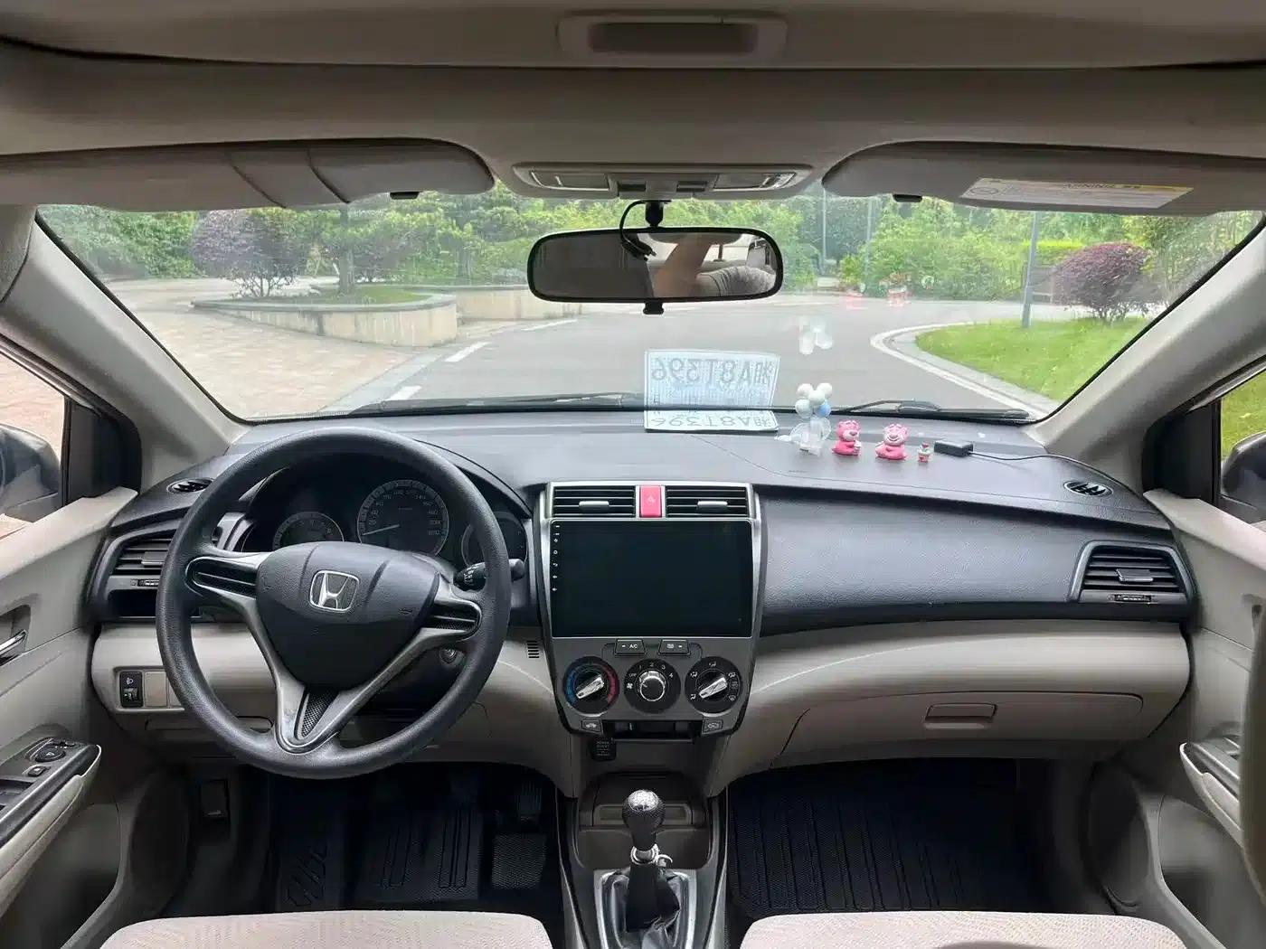 Honda City Classic 2012 1.5L Manual Elite Edition — миниатюра 8