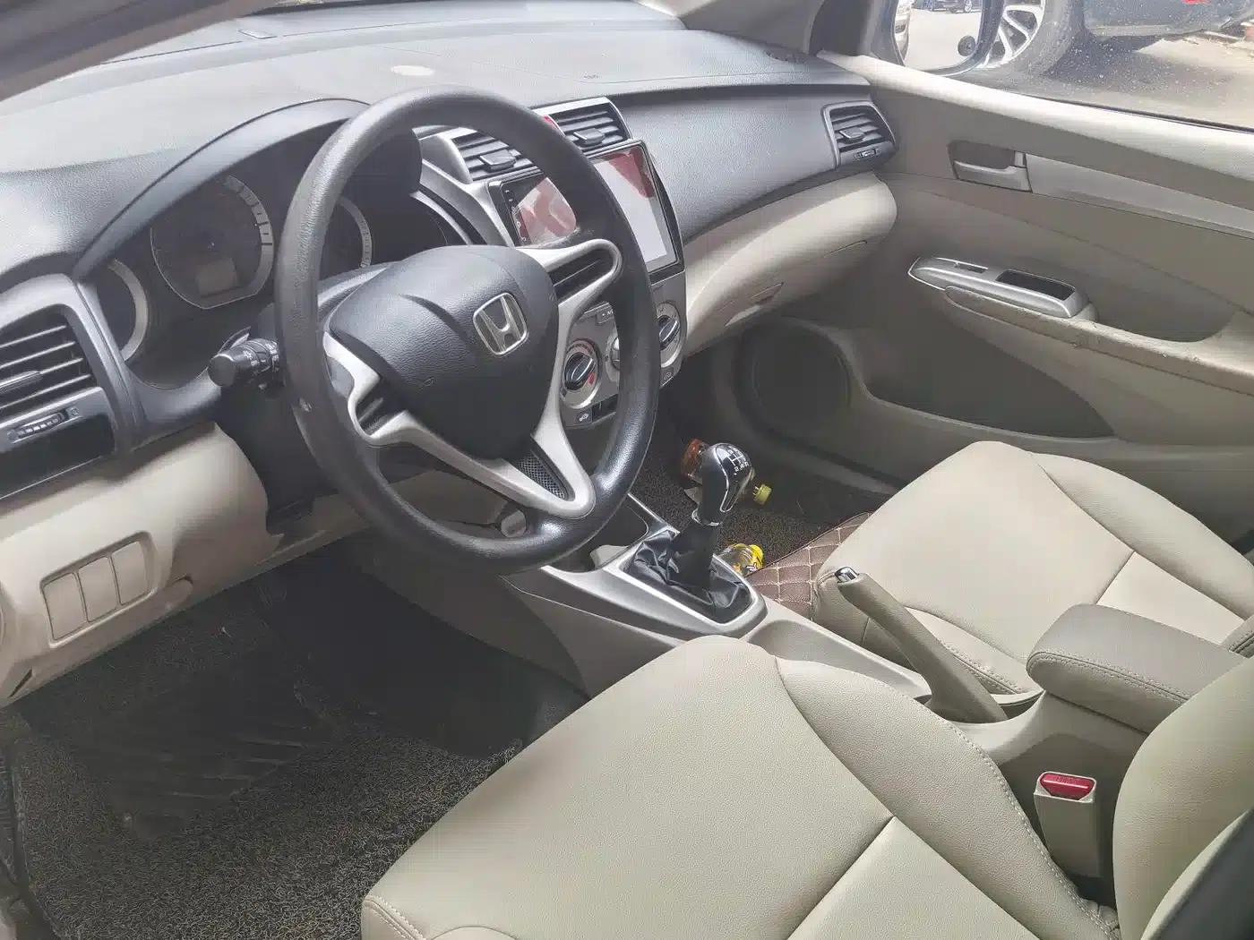 Honda City Classic 2011 1.5L Manual Elite Edition — миниатюра 3