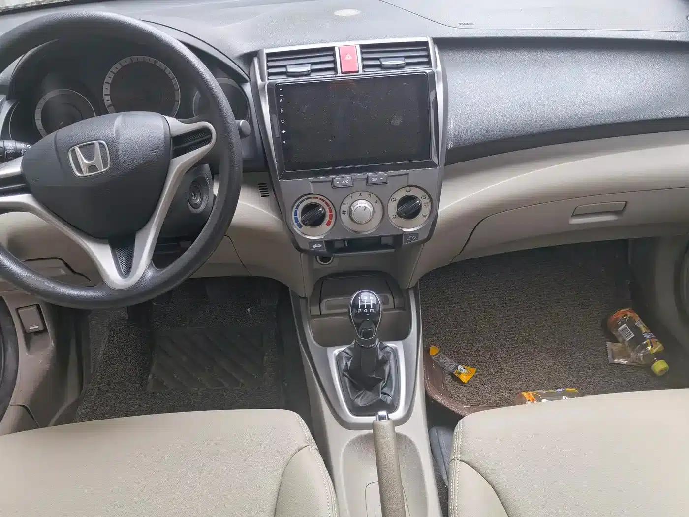 Honda City Classic 2011 1.5L Manual Elite Edition — миниатюра 4