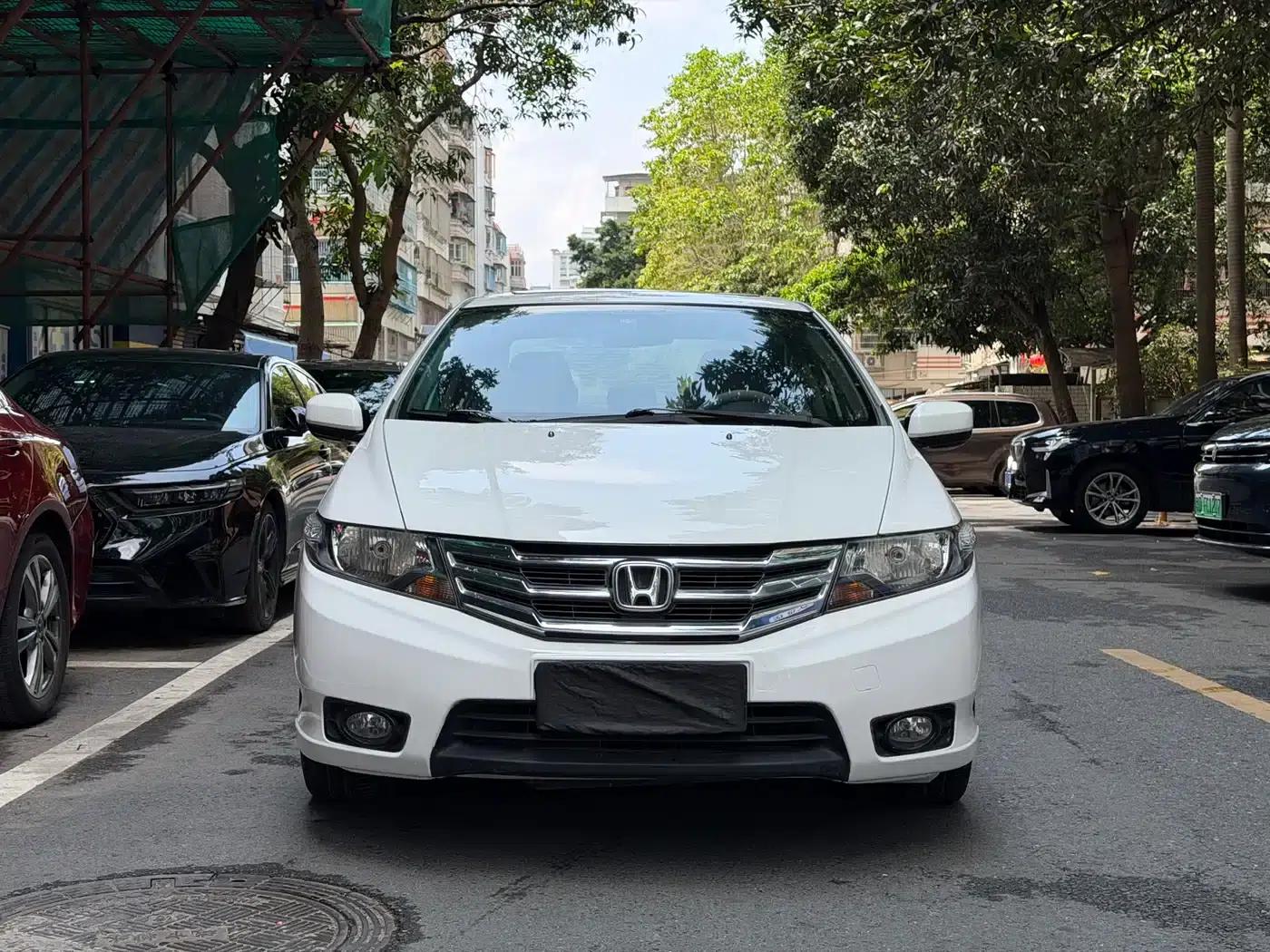 Honda City Classic 2014 Fashion 1.5L Automatic Elite Edition — миниатюра 2