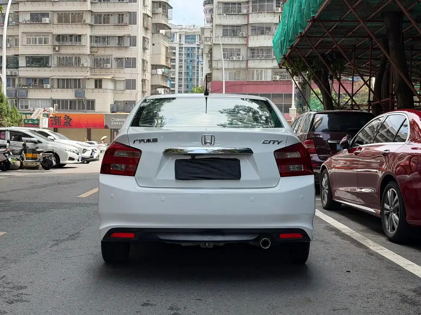 Honda City Classic 2014 Fashion 1.5L Automatic Elite Edition — миниатюра 3