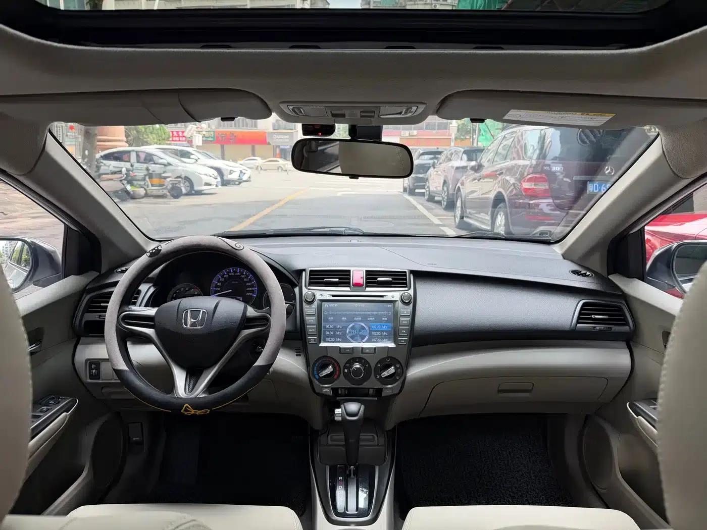 Honda City Classic 2014 Fashion 1.5L Automatic Elite Edition — миниатюра 4