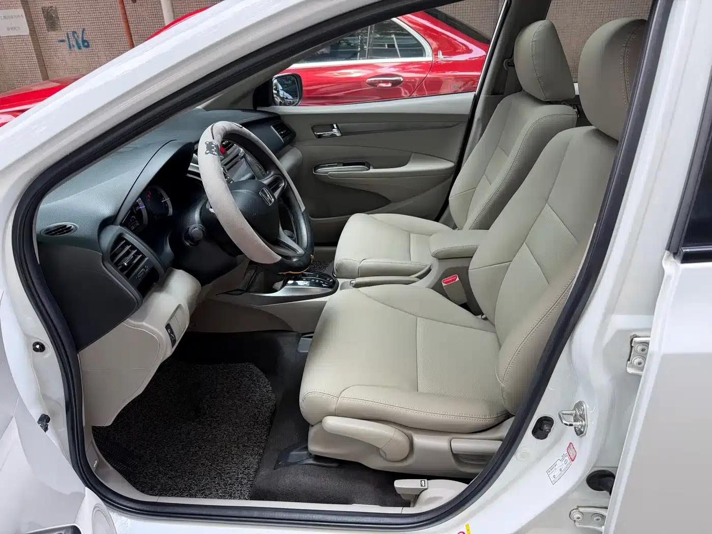 Honda City Classic 2014 Fashion 1.5L Automatic Elite Edition — миниатюра 5