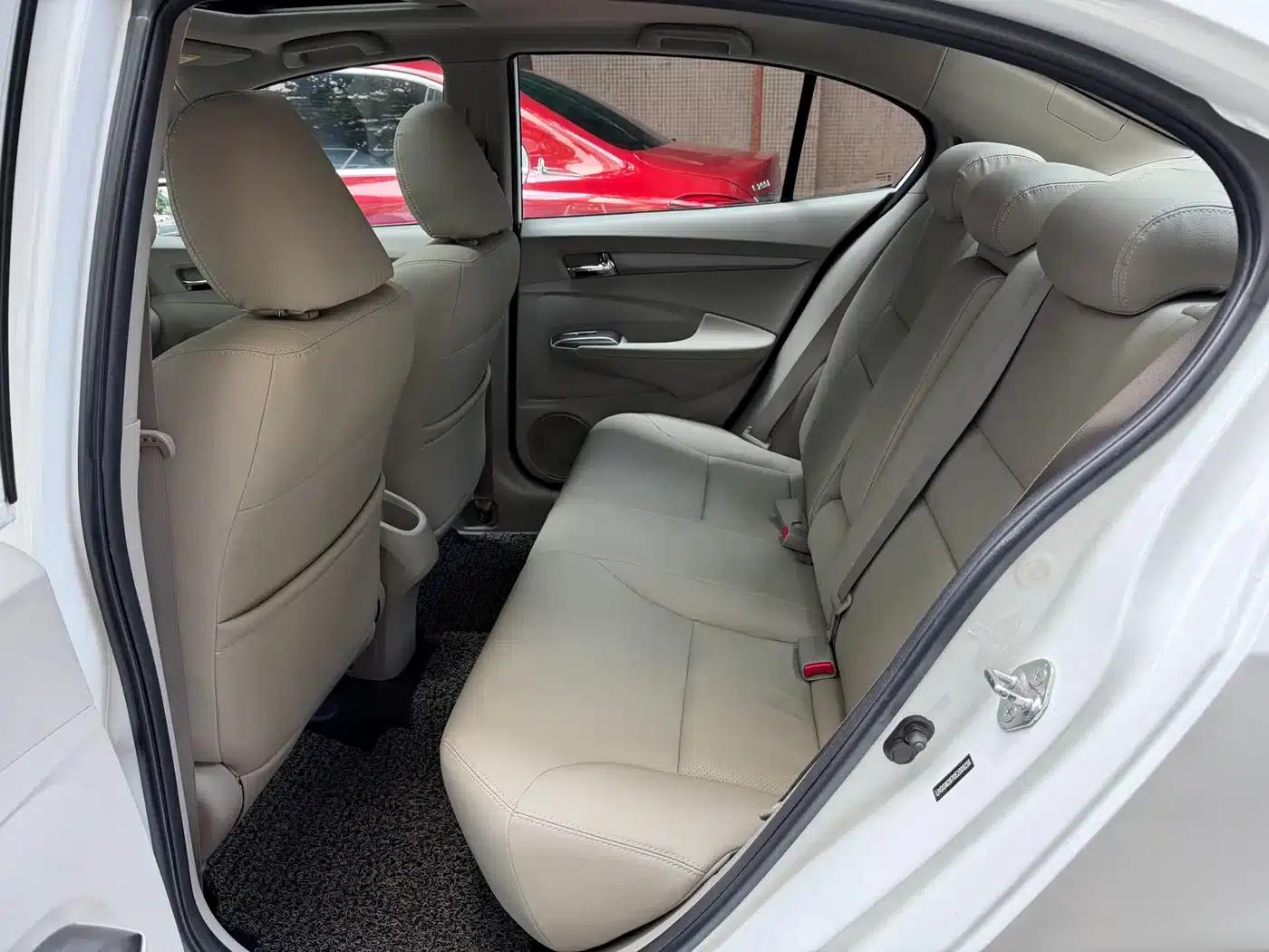 Honda City Classic 2014 Fashion 1.5L Automatic Elite Edition — миниатюра 6