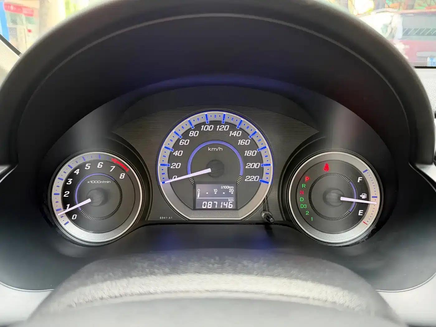 Honda City Classic 2014 Fashion 1.5L Automatic Elite Edition — миниатюра 8