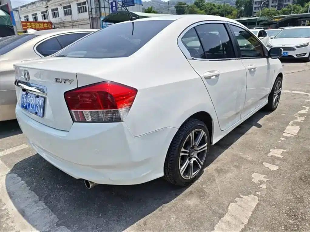 Honda City Classic 2011 1.5L Automatic Elite Edition — миниатюра 6