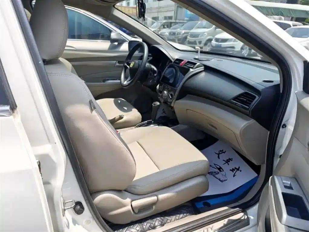 Honda City Classic 2011 1.5L Automatic Elite Edition — миниатюра 7