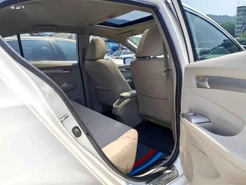 Honda City Classic 2011 1.5L Automatic Elite Edition — миниатюра 8