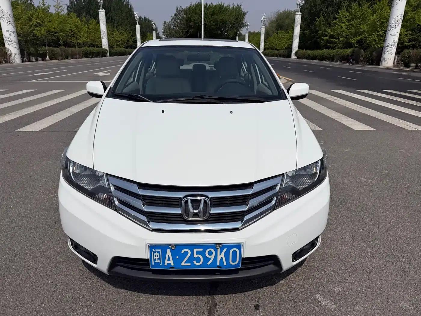 Honda City Classic 2012 1.5L Manual Elite Edition — миниатюра 2