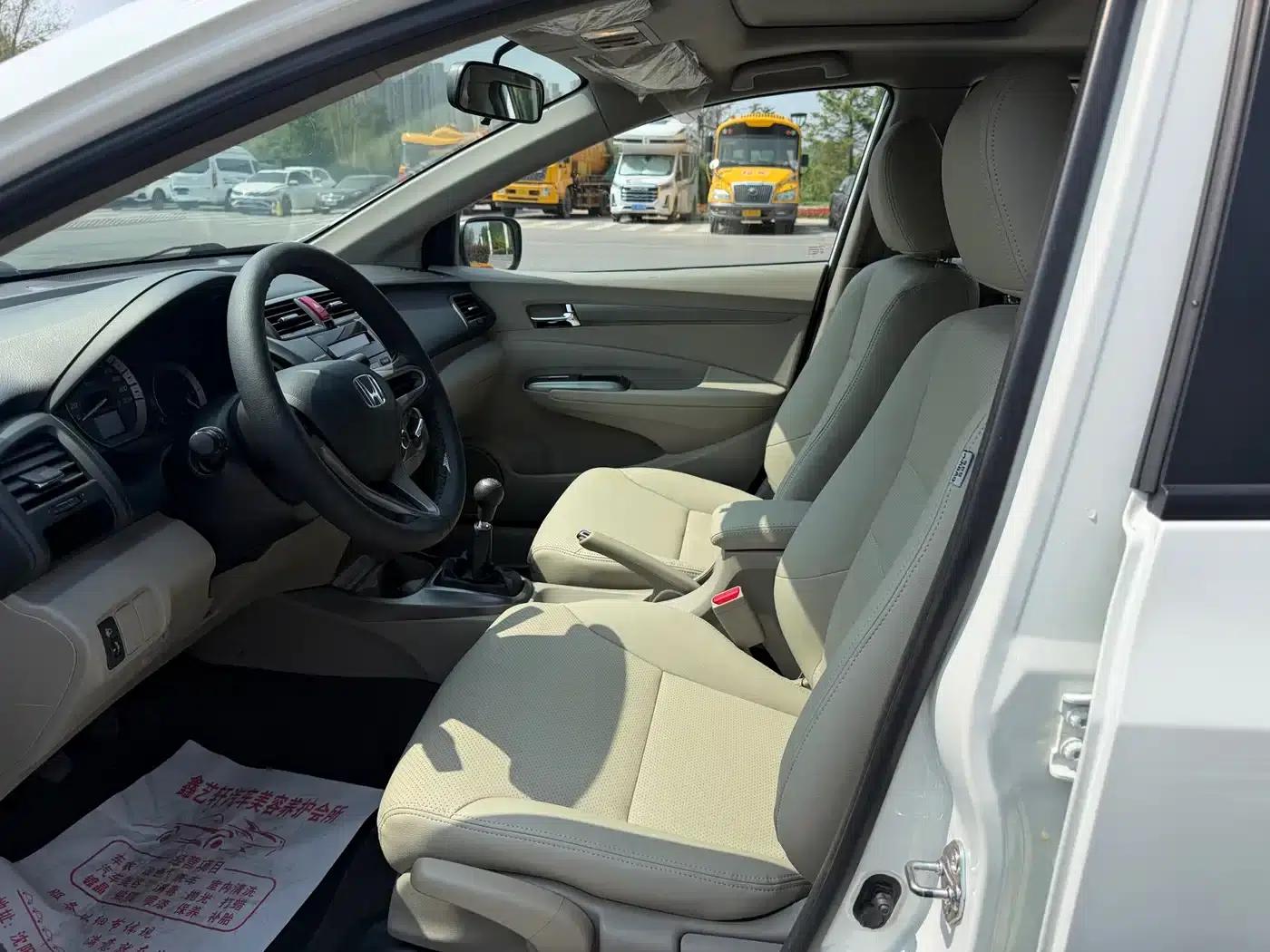 Honda City Classic 2012 1.5L Manual Elite Edition — миниатюра 4
