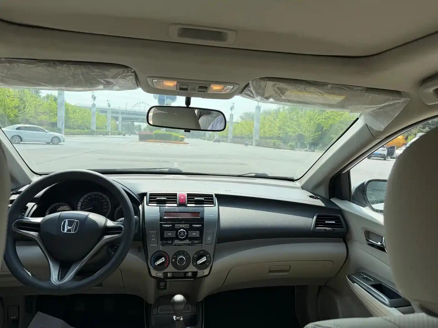 Honda City Classic 2012 1.5L Manual Elite Edition — миниатюра 5
