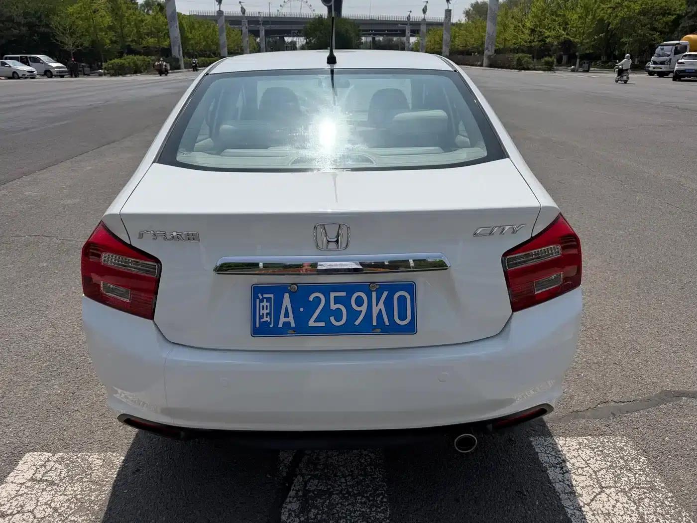 Honda City Classic 2012 1.5L Manual Elite Edition — миниатюра 8