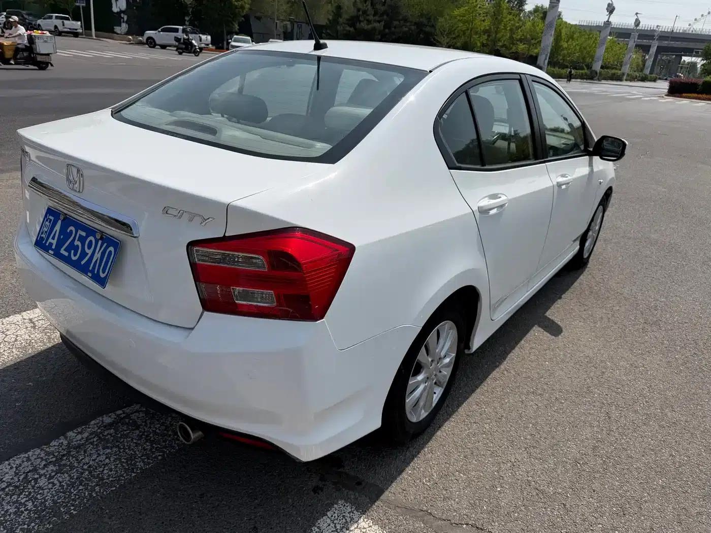 Honda City Classic 2012 1.5L Manual Elite Edition — миниатюра 9