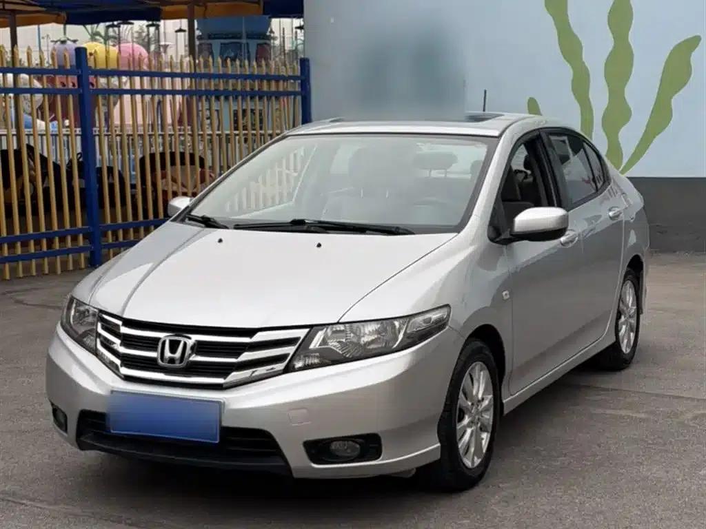 Honda City Classic 2014 Fashion 1.5L Automatic Elite Edition — миниатюра 3