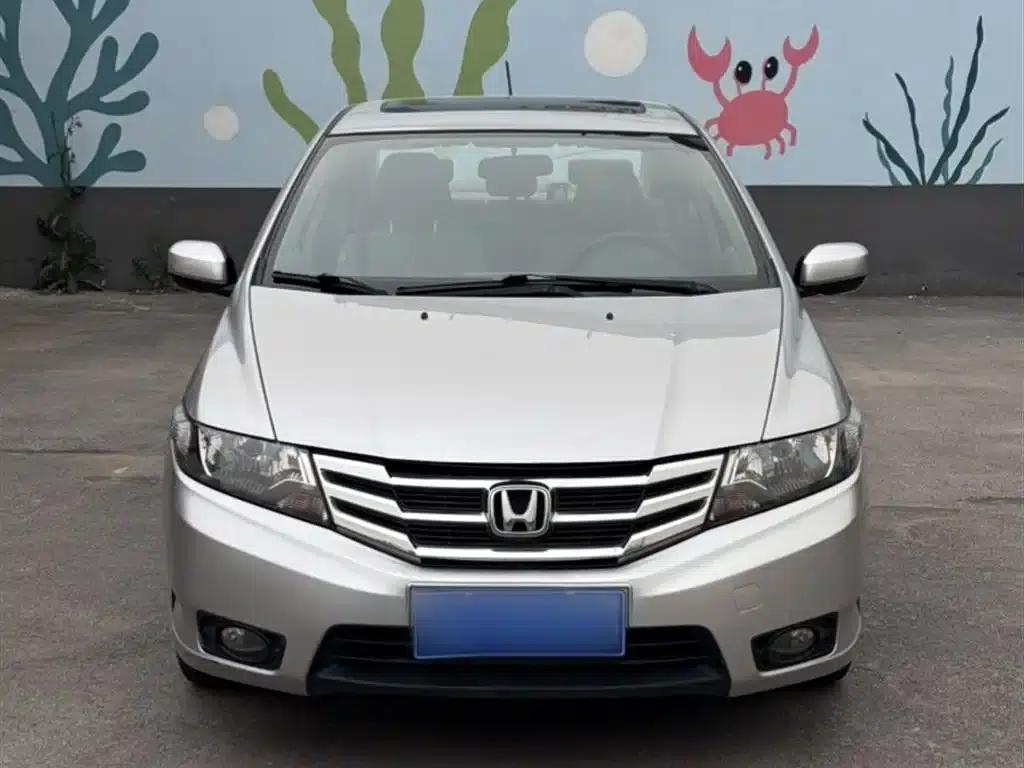 Honda City Classic 2014 Fashion 1.5L Automatic Elite Edition — миниатюра 4