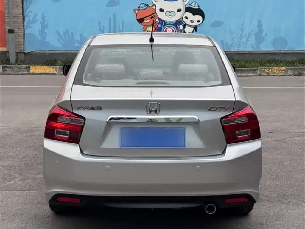 Honda City Classic 2014 Fashion 1.5L Automatic Elite Edition — миниатюра 6