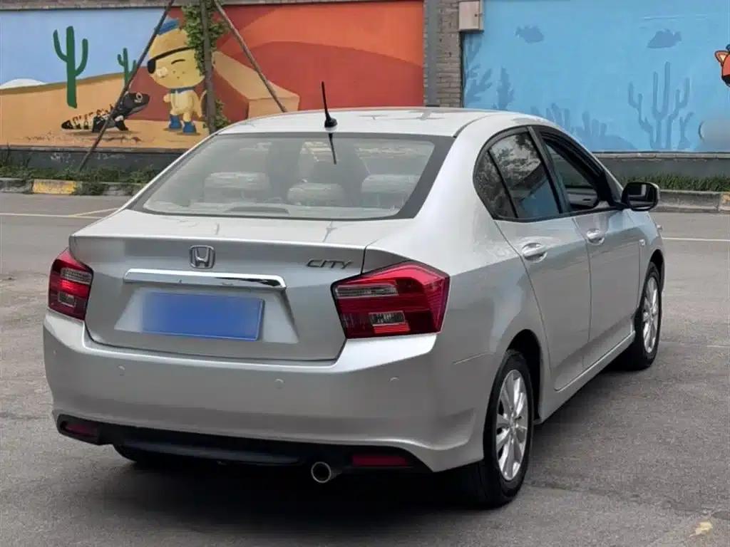 Honda City Classic 2014 Fashion 1.5L Automatic Elite Edition — миниатюра 7