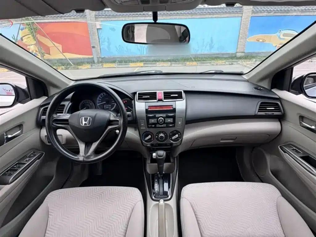 Honda City Classic 2014 Fashion 1.5L Automatic Elite Edition — миниатюра 9