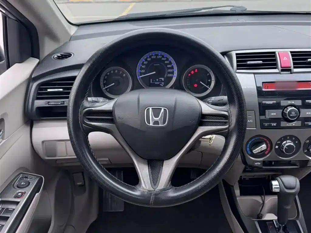Honda City Classic 2014 Fashion 1.5L Automatic Elite Edition — миниатюра 10