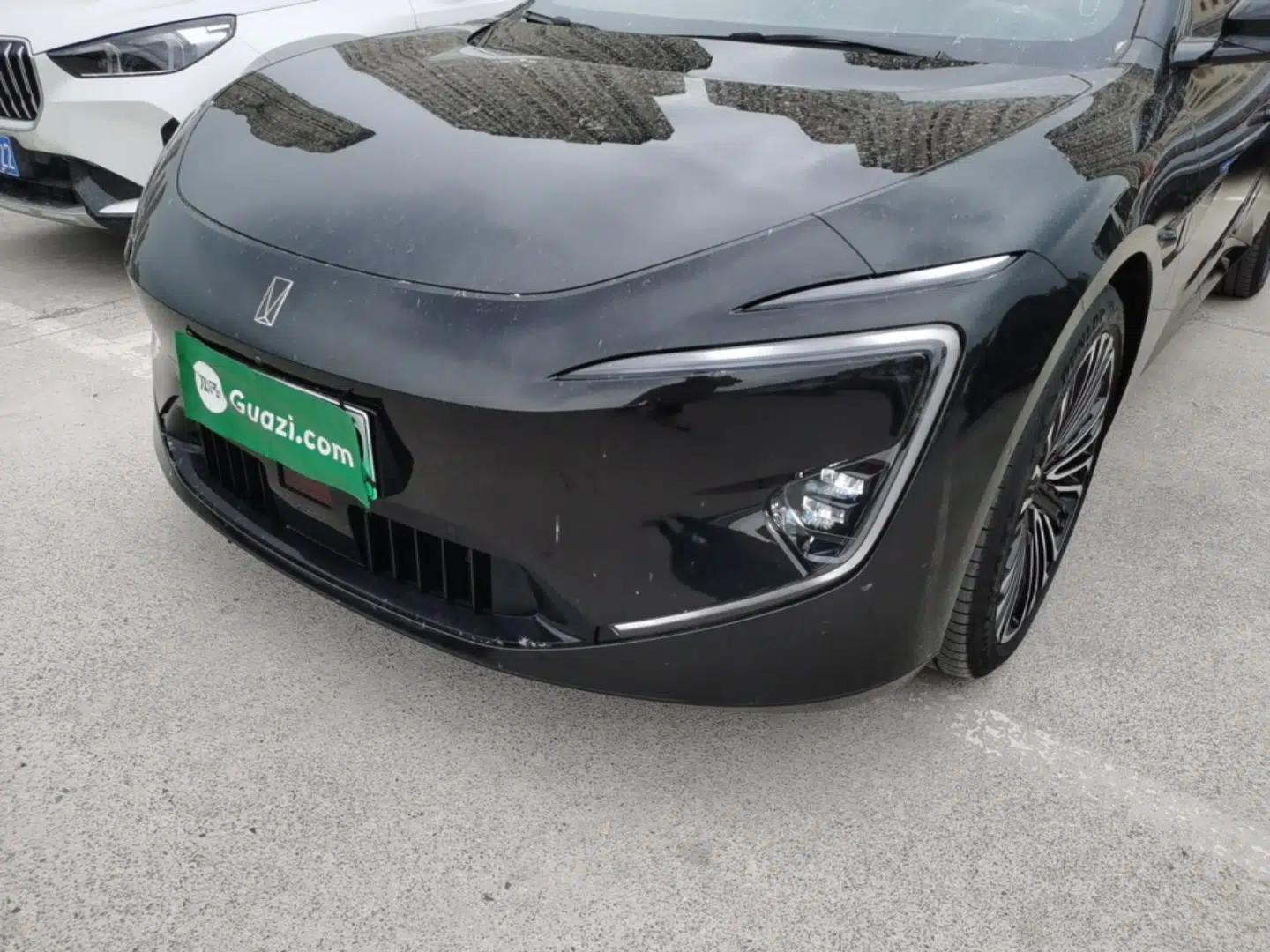 Avatr 12 2024 Updated Version 700 Three-Laser Rear-Wheel Drive Luxury Edition — миниатюра 9