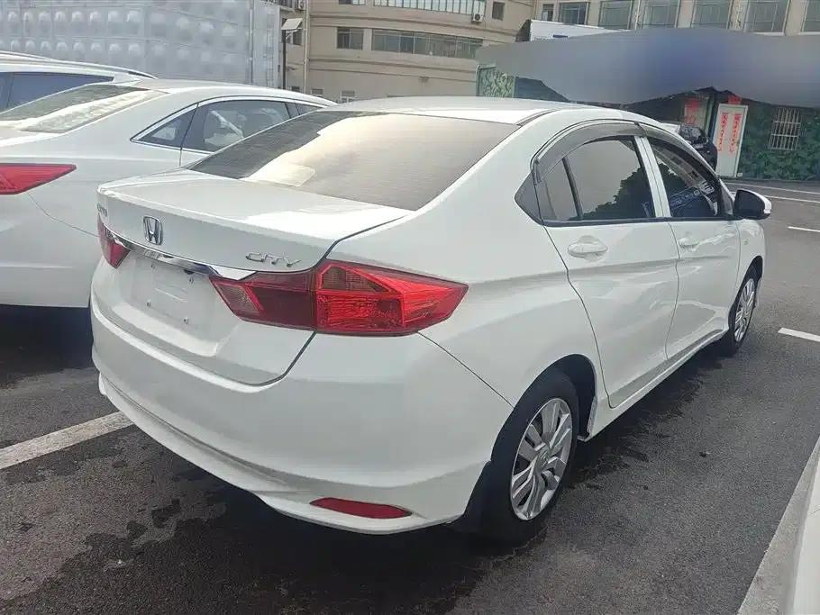 Honda City 2015 1.5L CVT Comfort Edition — миниатюра 3