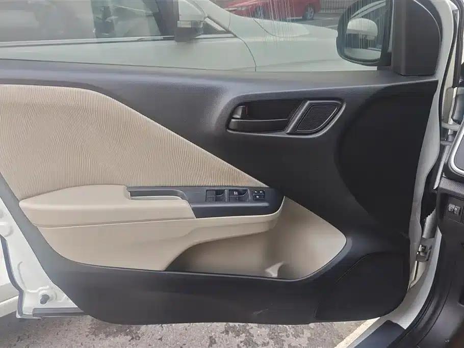Honda City 2015 1.5L CVT Comfort Edition — миниатюра 7