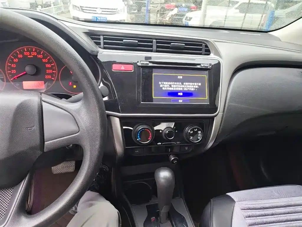 Honda City 2015 1.5L CVT Comfort Edition — миниатюра 13