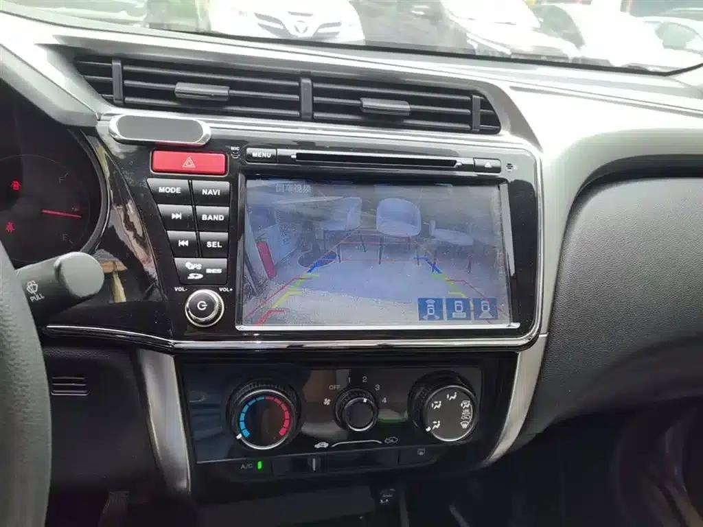 Honda City 2015 1.5L CVT Comfort Edition — миниатюра 13
