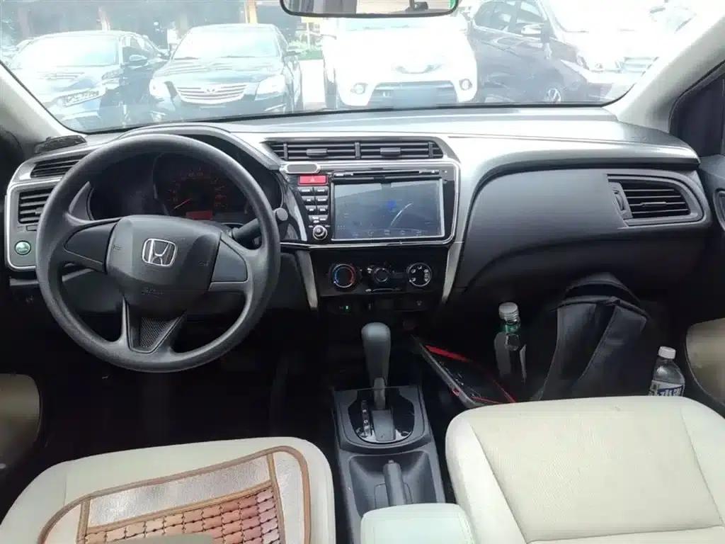 Honda City 2015 1.5L CVT Comfort Edition — миниатюра 10