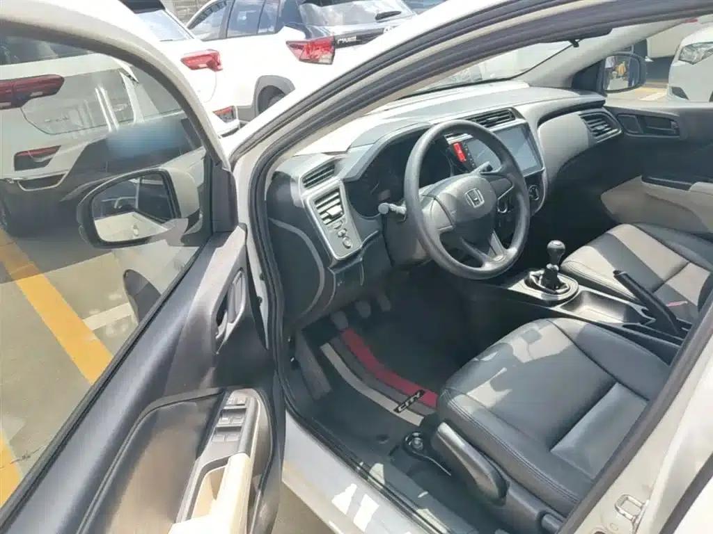 Honda City 2017 1.5L Manual Comfort Edition — миниатюра 16