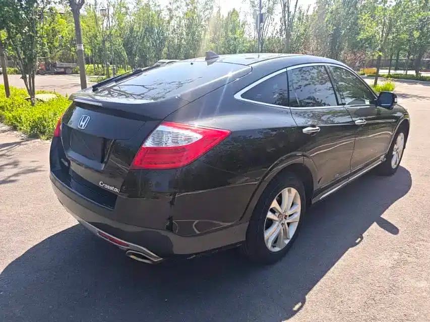 Crosstour 2014 2.4L Luxury Navigation Edition — миниатюра 2