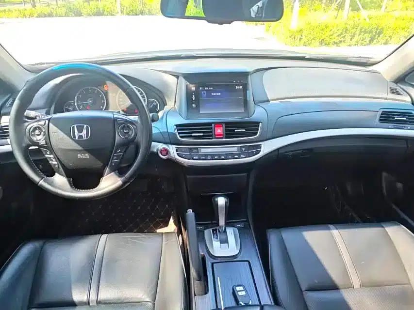 Crosstour 2014 2.4L Luxury Navigation Edition — миниатюра 6