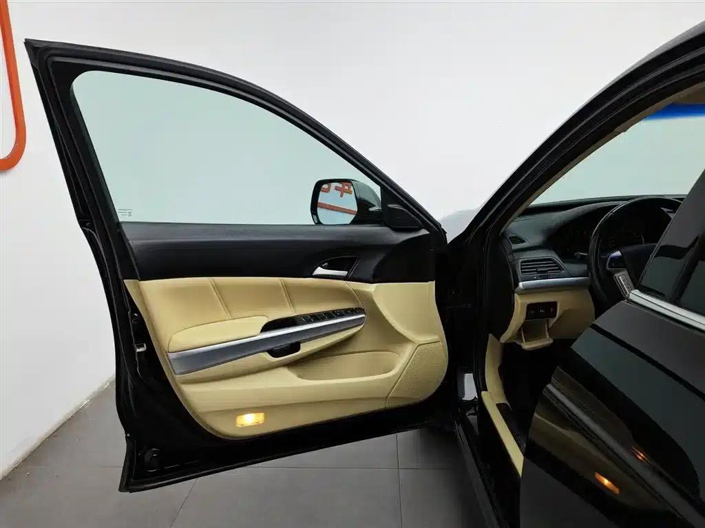 Crosstour 2012 2.4L Luxury Edition — миниатюра 8