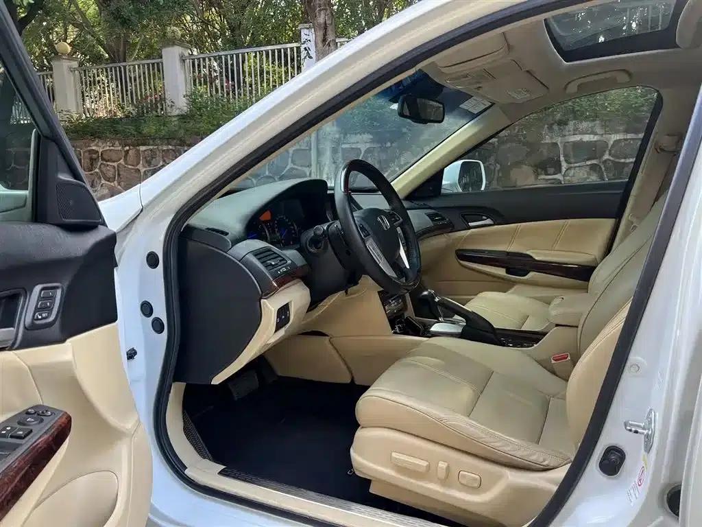 Crosstour 2011 3.5L Premium Edition — миниатюра 4