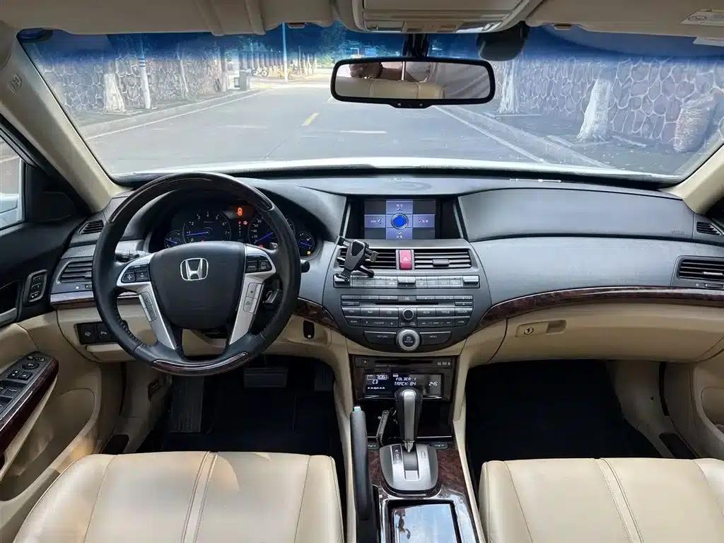 Crosstour 2011 3.5L Premium Edition — миниатюра 5