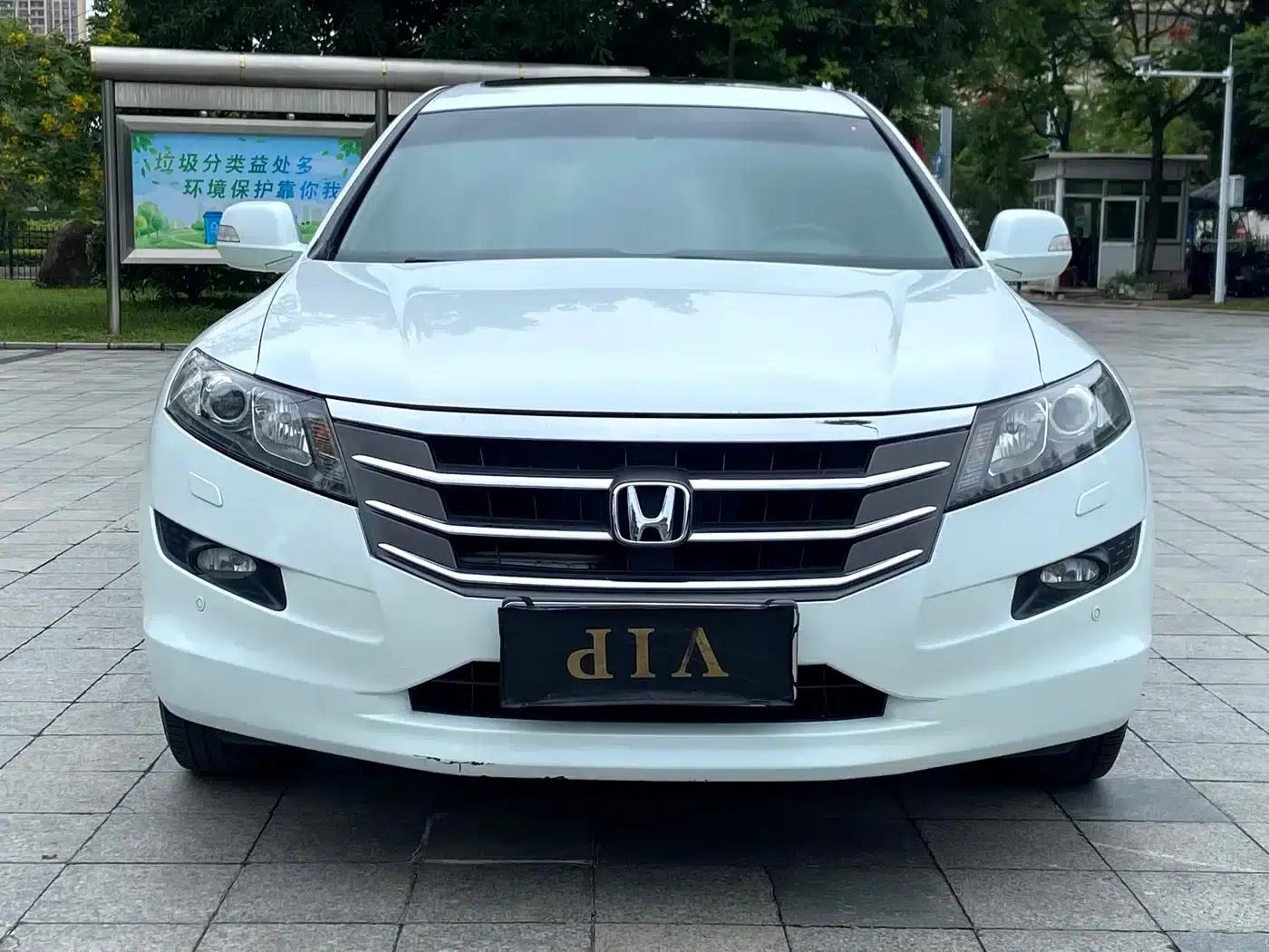 Crosstour 2012 2.4L Luxury Edition — миниатюра 1