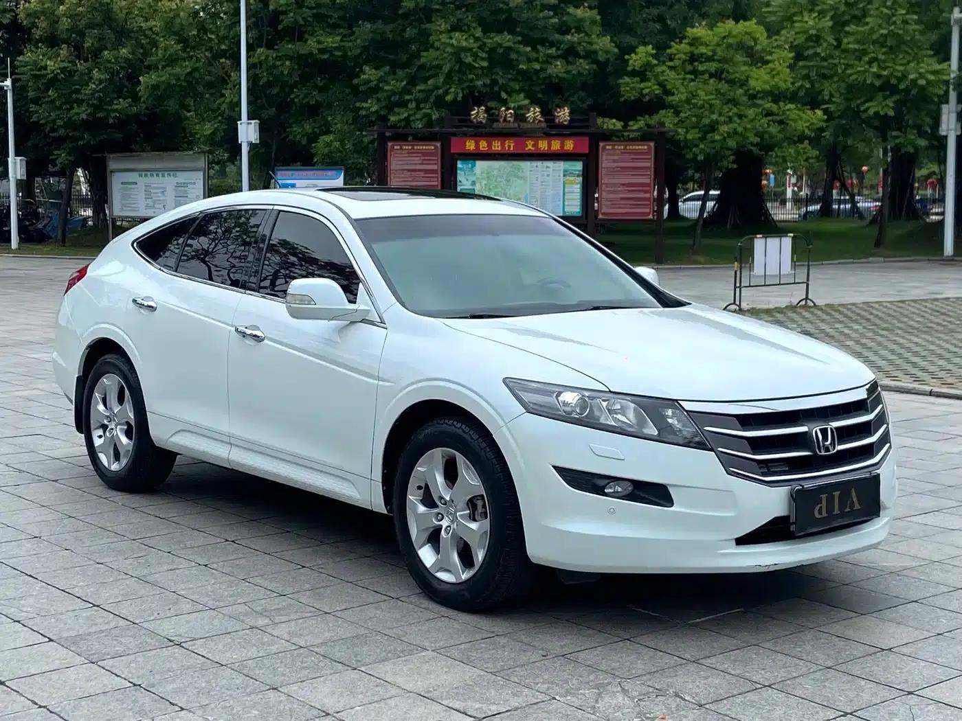 Crosstour 2012 2.4L Luxury Edition — миниатюра 2