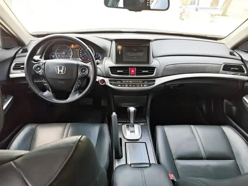 Crosstour 2014 2.4L Luxury Edition — миниатюра 10