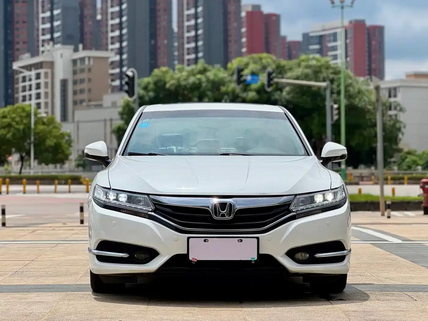 Spirior 2015 2.4L Premium Edition — миниатюра 2